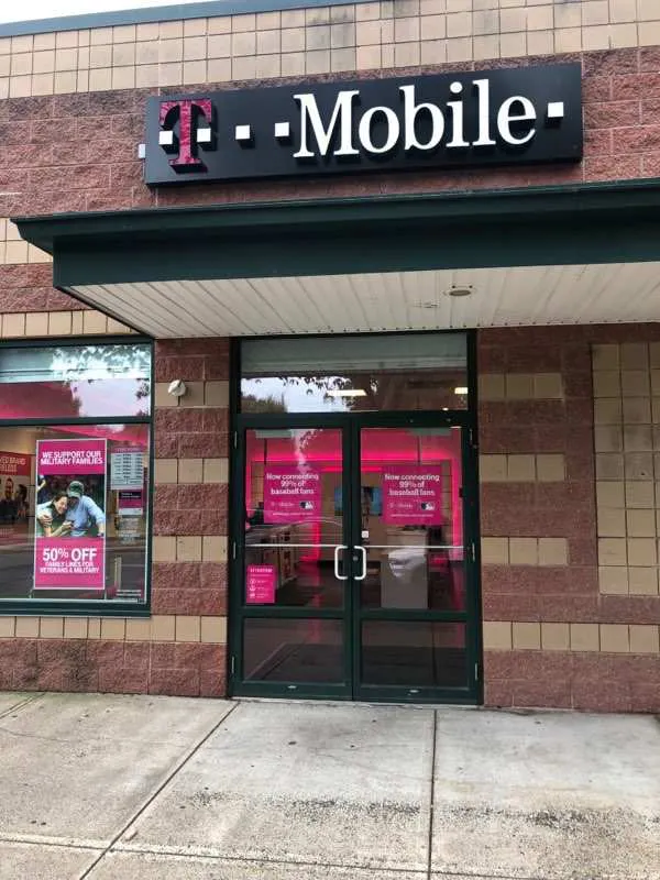 Exterior photo of T-Mobile store at Main St & Pavilion St, Hartford, CT