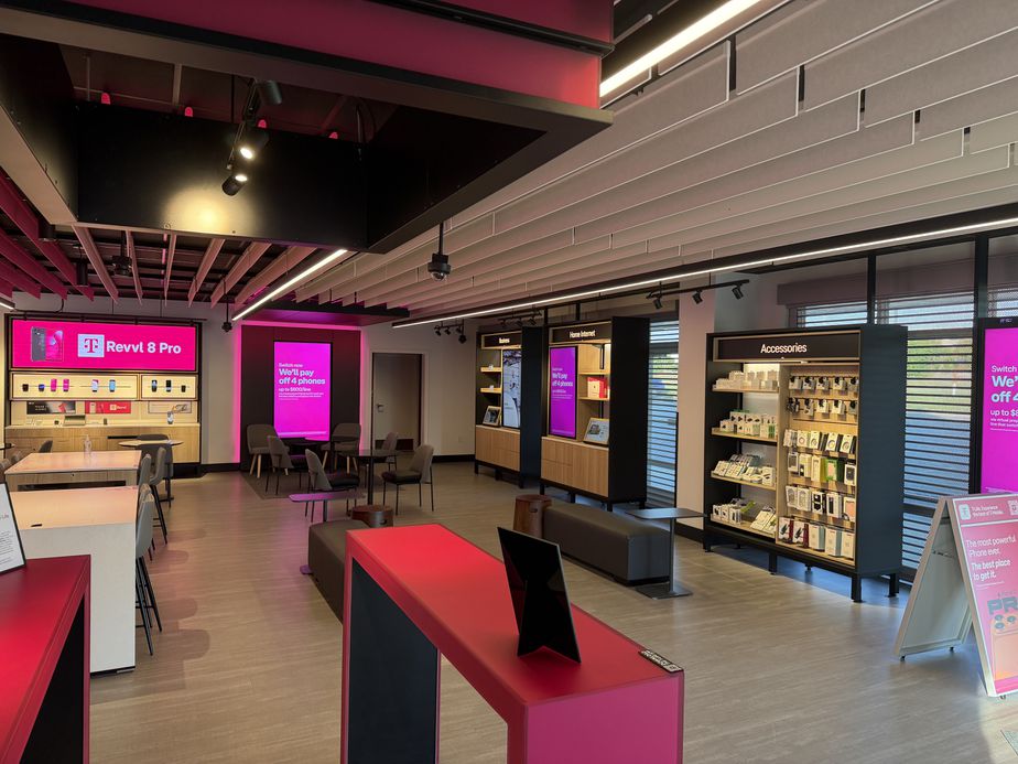  Interior photo of T-Mobile Store at South Park Blvd & South Ave, Colonial Heights, VA 