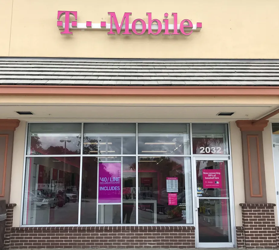 Exterior photo of T-Mobile store at Shepherd Rd & Imperial Pkwy, Mulberry, FL