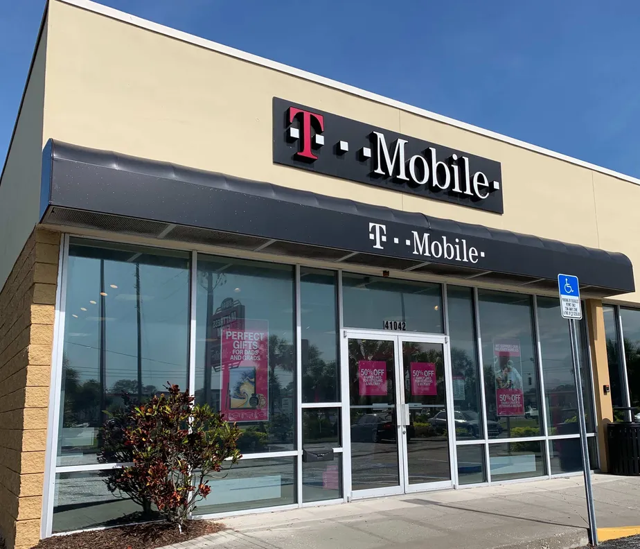 Exterior photo of T-Mobile Store at US Hwy 19 & Tarpon Ave, Tarpon Springs, FL
