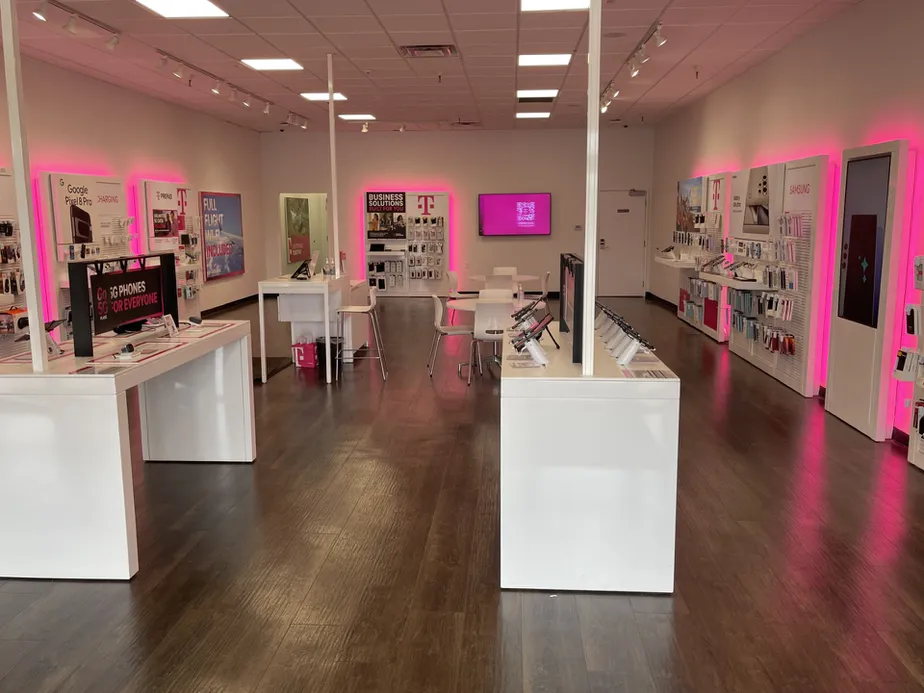  Interior photo of T-Mobile Store at Dawson Rd & N Westover Blvd, Albany, GA 