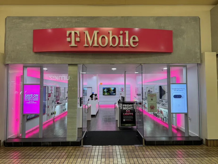  Exterior photo of T-Mobile Store at Merced Mall, Merced, CA 