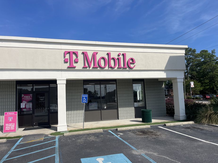 Exterior photo of T-Mobile Store at Forest & Gamewell, Columbia, SC