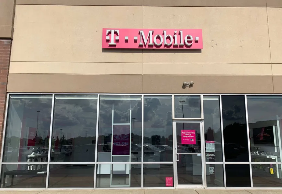 Exterior photo of T-Mobile store at Eastbrooke Point Dr & Old Mill Rd, Mt Washington, KY