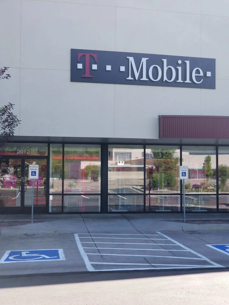 Exterior photo of T-Mobile store at Southgate & Lynn, Colorado Springs, CO