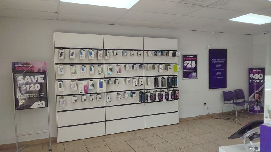 Metro by T-Mobile 4414 W Fuqua St - 4414 W Fuqua St 