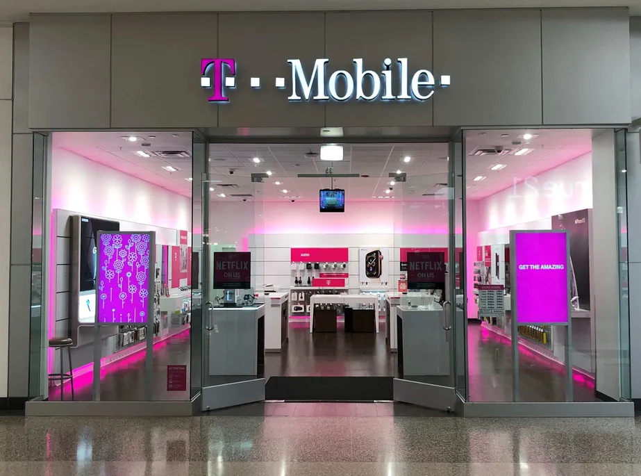  Exterior photo of T-Mobile store at Parkway Plaza 3, El Cajon, CA 