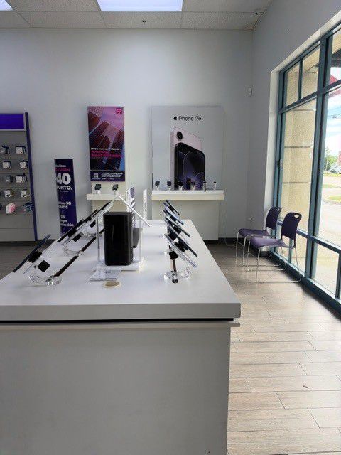 Metro by T-Mobile 3321 S Congress Ave - 3321 S Congress Ave 