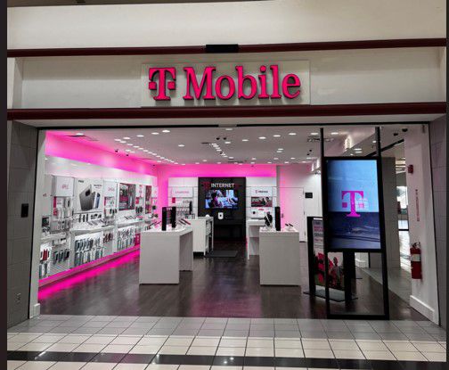 Exterior photo of T-Mobile Store at Auburn Mall, Auburn, MA