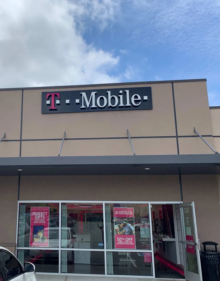 Exterior photo of T-Mobile store at Sr 9 & Sr 204, Lake Stevens, WA