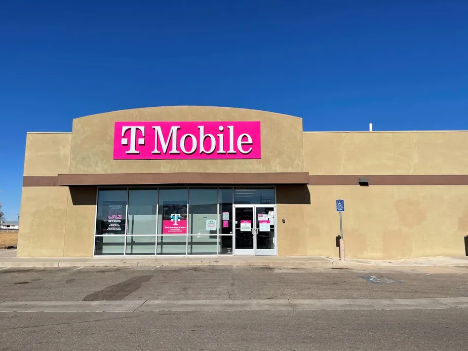 Exterior photo of T-Mobile store at N Main St & W Pine Lodge Rd, Roswell, NM