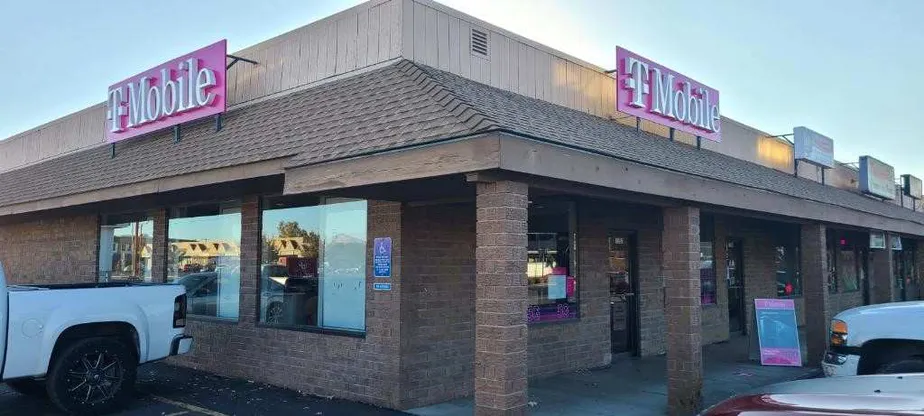  Exterior photo of T-Mobile store at Shasta Way & Washburn Way, Klamath Falls, OR 
