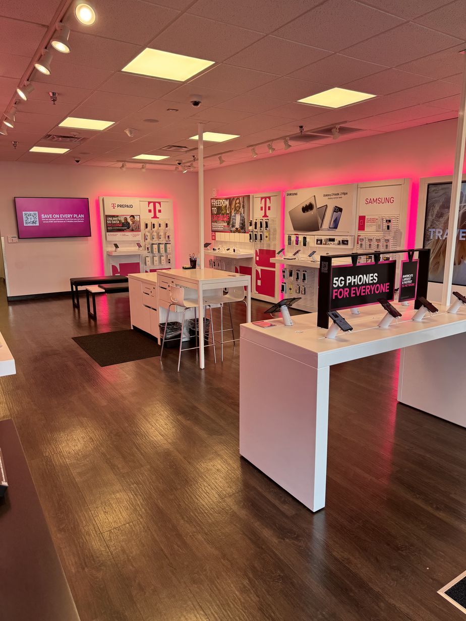  Interior photo of T-Mobile Store at Retreat Village, St. Simons Island, GA 