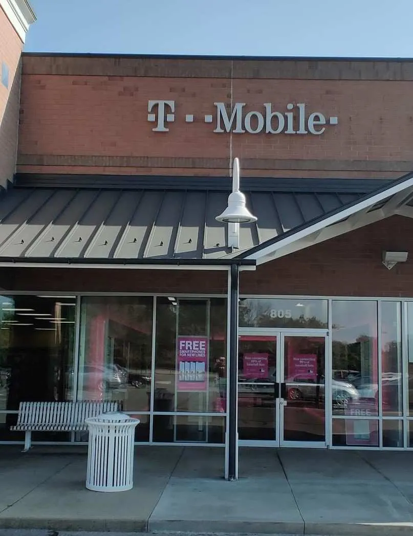 Exterior photo of T-Mobile store at Houk Rd & Sr 37, Delaware, OH