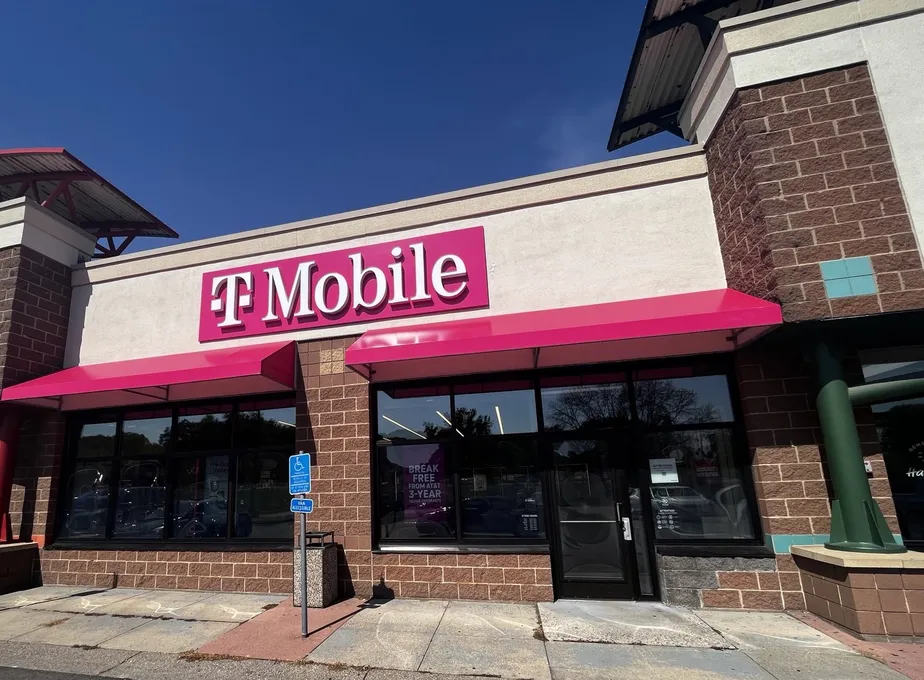  Exterior photo of T-Mobile Store at White Bear Ave & Hwy 36, Maplewood, MN 