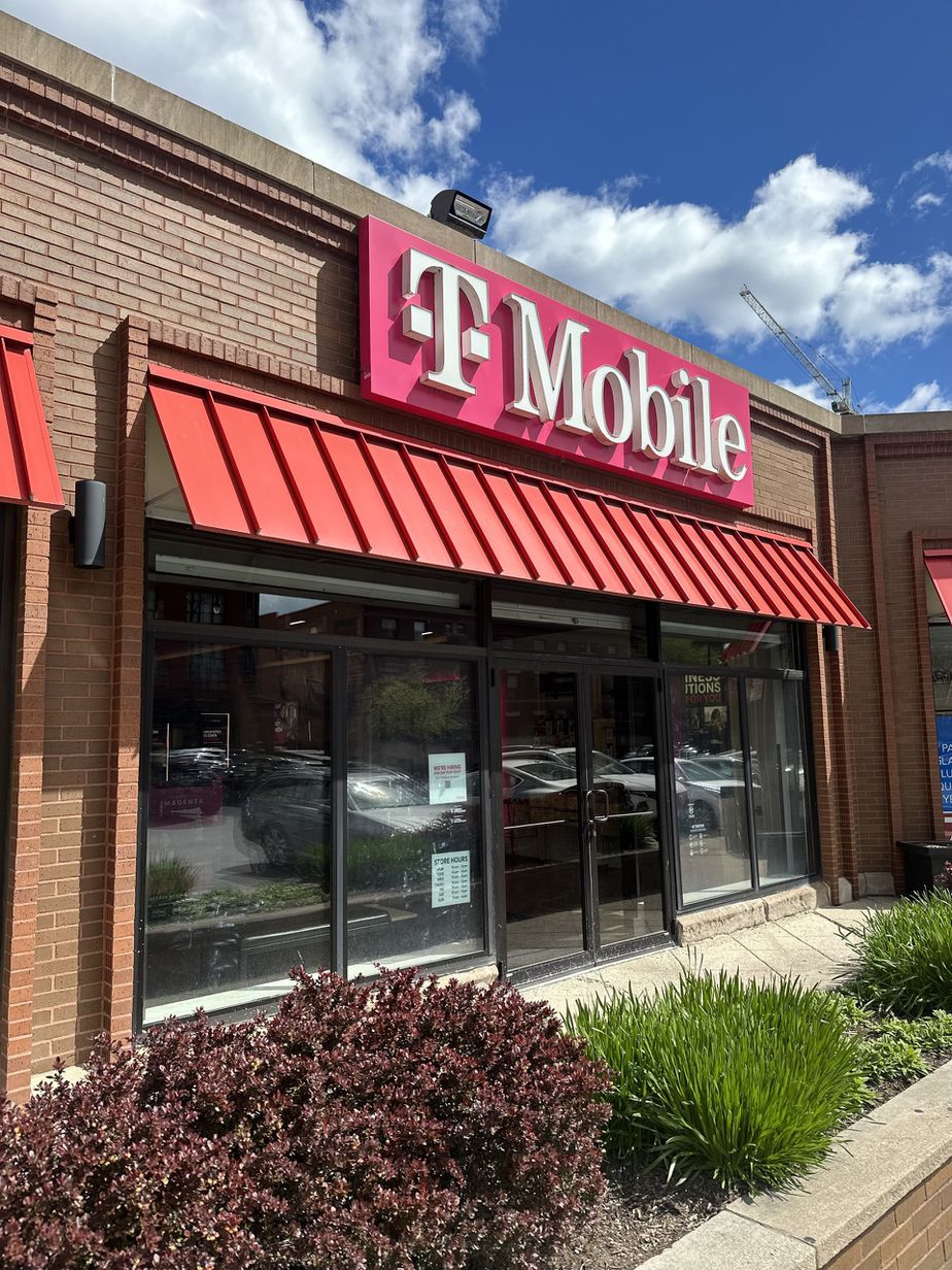Exterior photo of T-Mobile Store at 53rd Street - Hyde Park, Chicago, IL