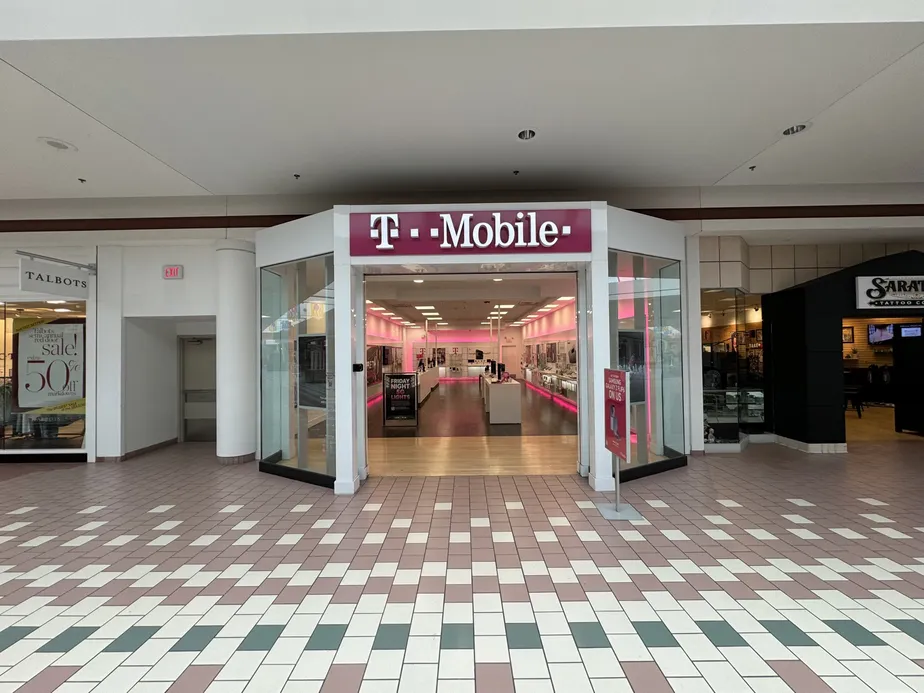  Exterior photo of T-Mobile Store at Wilton Mall, Saratoga Springs, NY 
