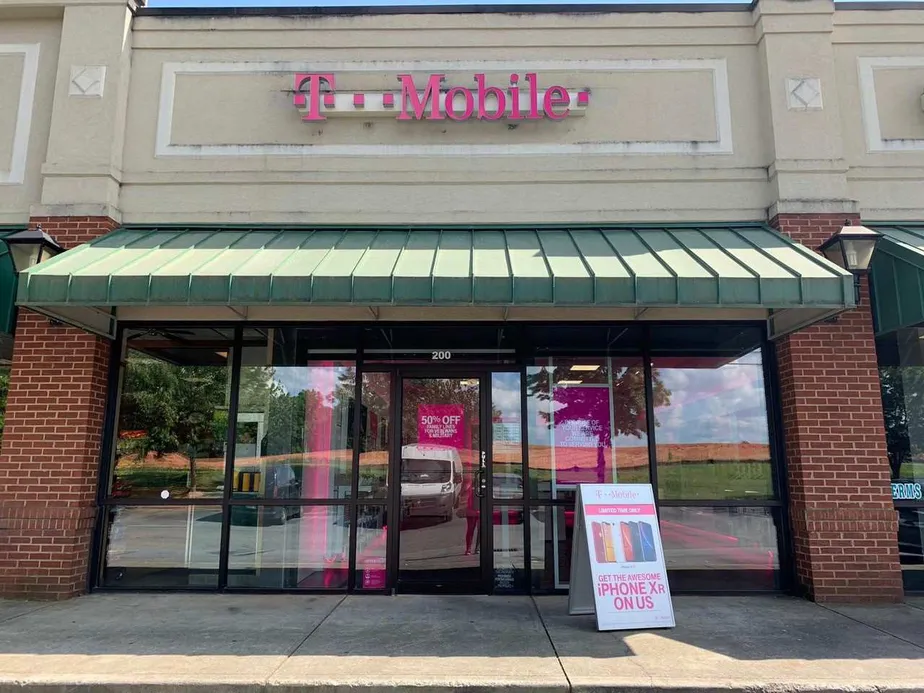  Exterior photo of T-Mobile store at Acworth Oaks Dr & Baker Rd, Acworth, GA 