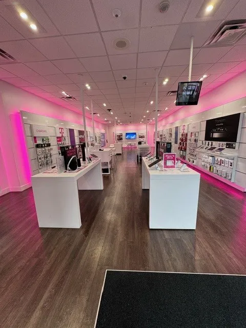 Foto del interior de la tienda T-Mobile en Gridley & South, Cerritos, CA