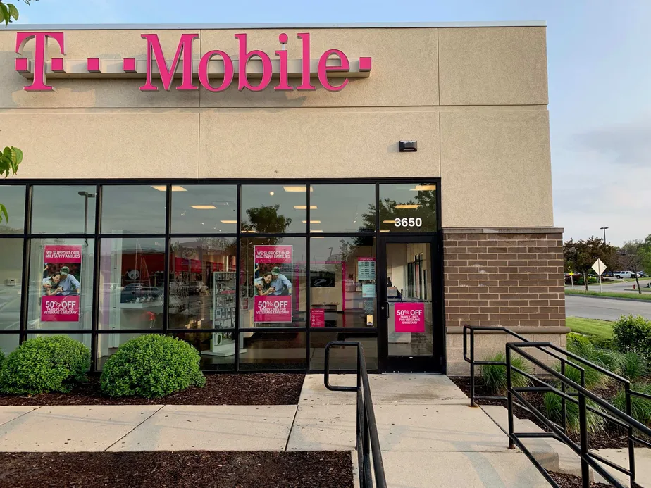Exterior photo of T-Mobile store at S. 27th & West Loomis, Milwaukee, WI