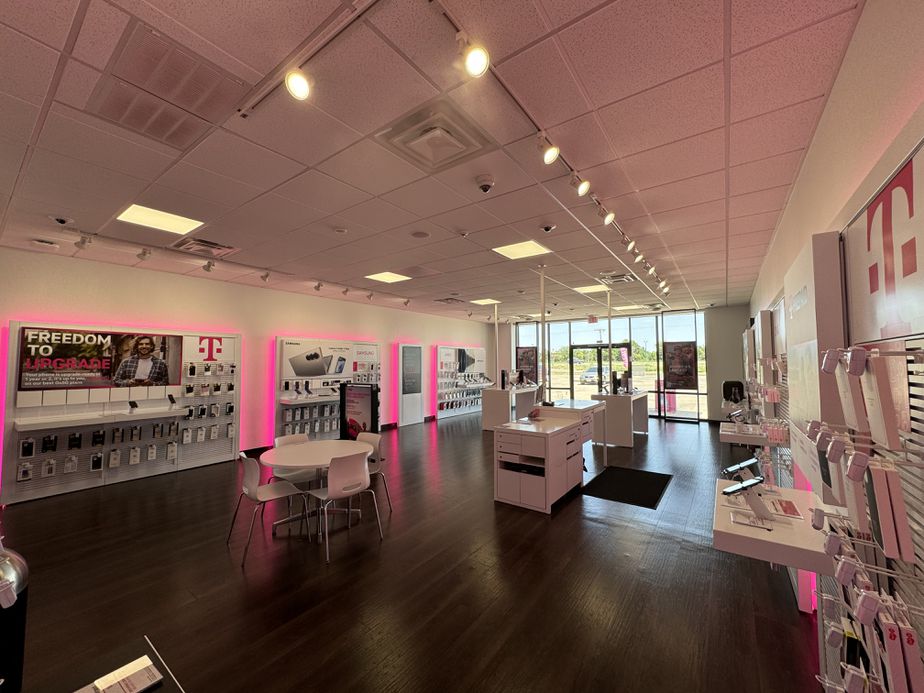 Interior photo of T-Mobile Store at US 70 & Kilgore, Portales, NM