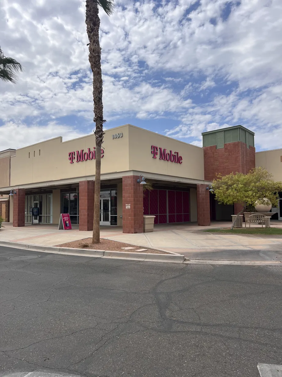  Exterior photo of T-Mobile Store at Yuma Palms Center, Yuma, AZ 