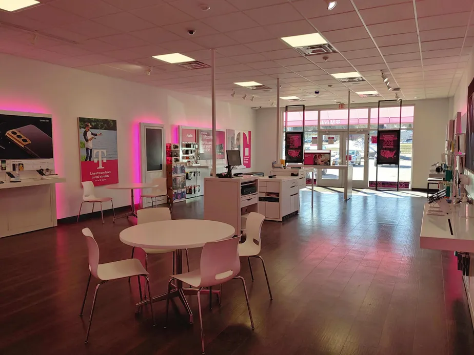 Foto del interior de la tienda T-Mobile en NY-23 & I-88, Oneonta, NY