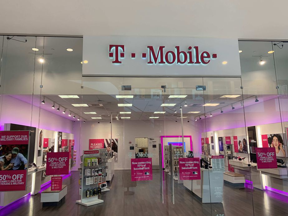 Exterior photo of T-Mobile store at Galleria At Roseville 4, Roseville, CA