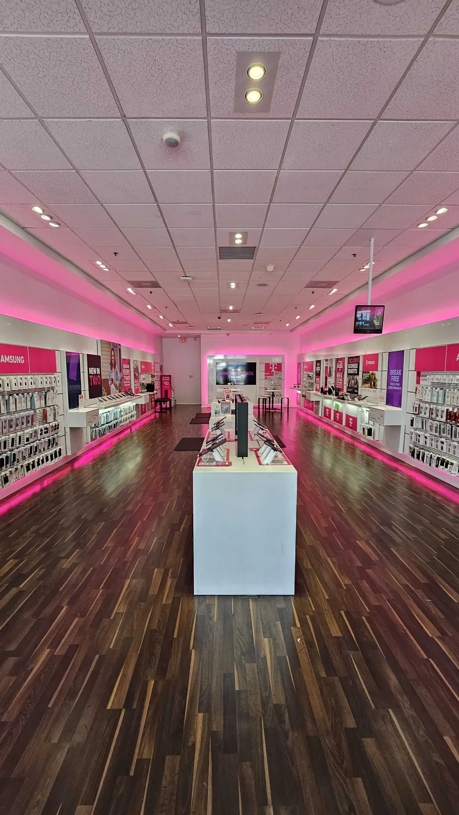  Interior photo of T-Mobile Store at Palm Court Pavilion, Ft Lauderdale, FL 