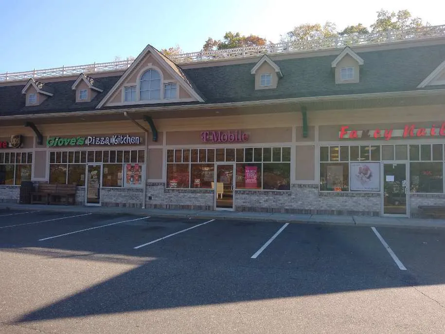  Exterior photo of T-Mobile store at Bridgeport Ave & Woodland Park, Shelton, CT 