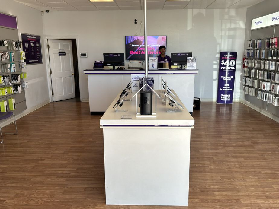 Metro by T-Mobile 1259 N Zaragoza Rd - 1259 N Zaragoza Rd 
