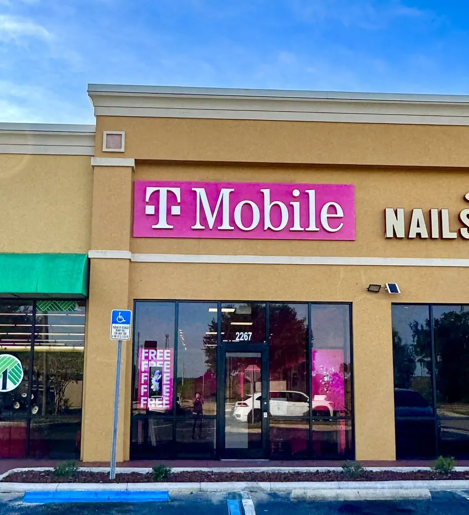  Exterior photo of T-Mobile Store at FL 48 & I 75, Bushnell, FL 
