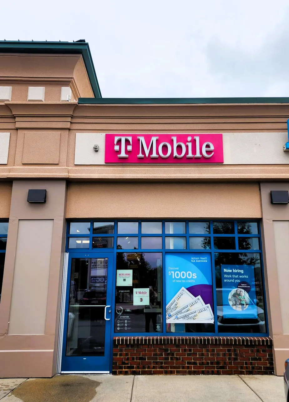 Exterior photo of T-Mobile Store at Commercial Rd & Hawes St, Leominster, MA