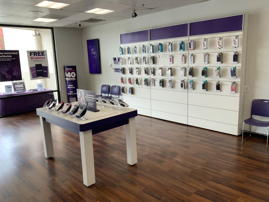 Metro by T-Mobile 55 E Stewart Ave - 55 E Stewart Ave