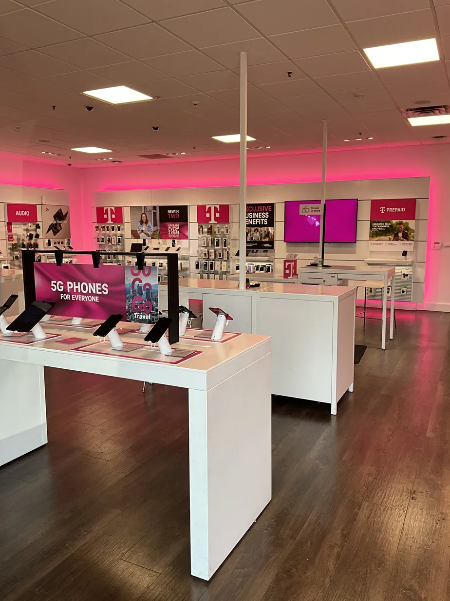  Interior photo of T-Mobile Store at Hammond Mills, Hammond, IN 