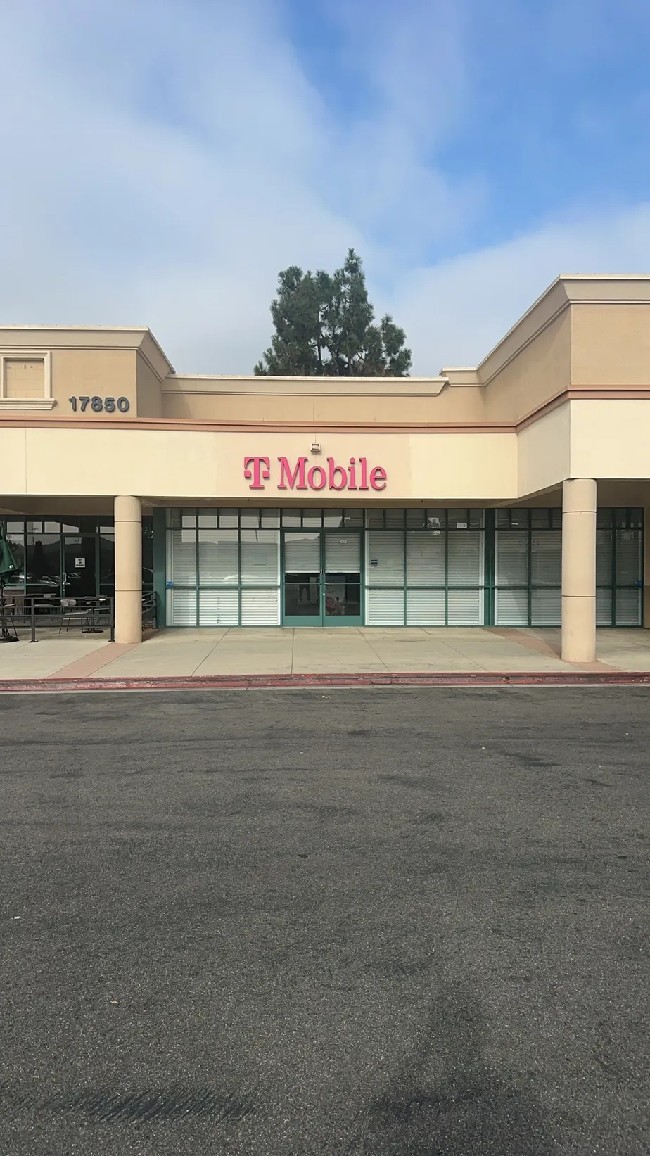  Exterior photo of T-Mobile Store at Newhope & Southpark, Fountain Valley, CA 