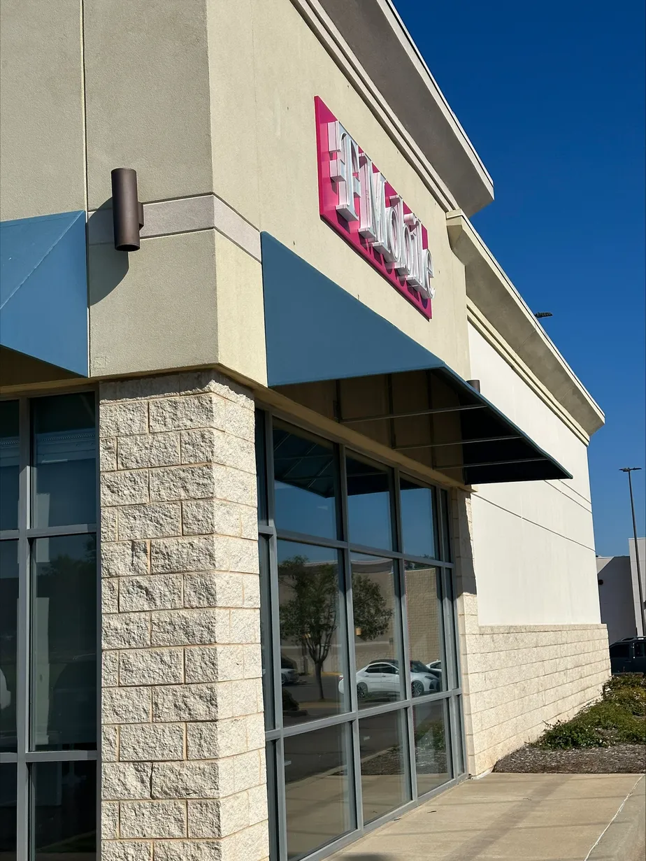  Exterior photo of T-Mobile Store at Penn Park, Oklahoma City, OK 