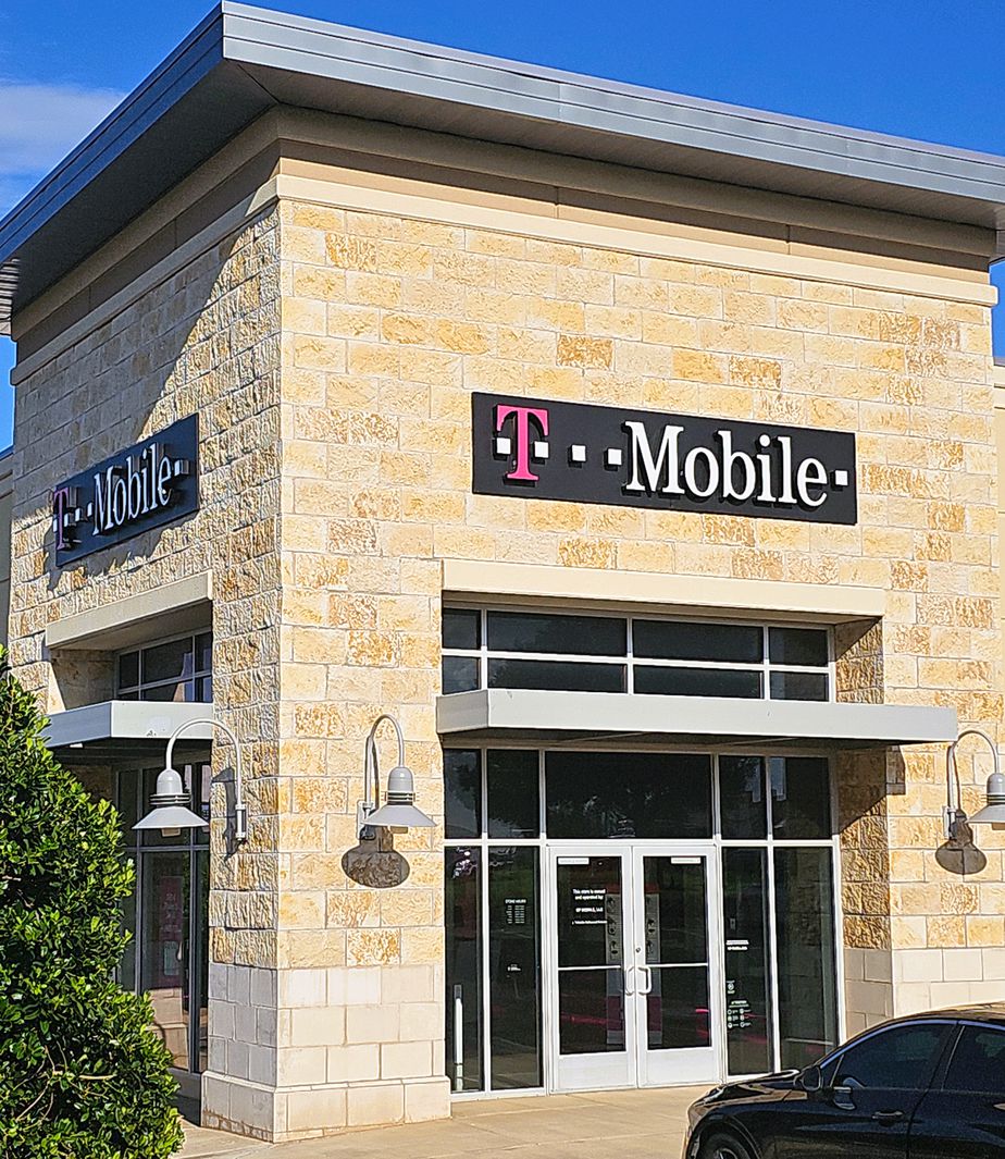 Exterior photo of T-Mobile Store at The Shops at Quail Springs, Oklahoma City, OK