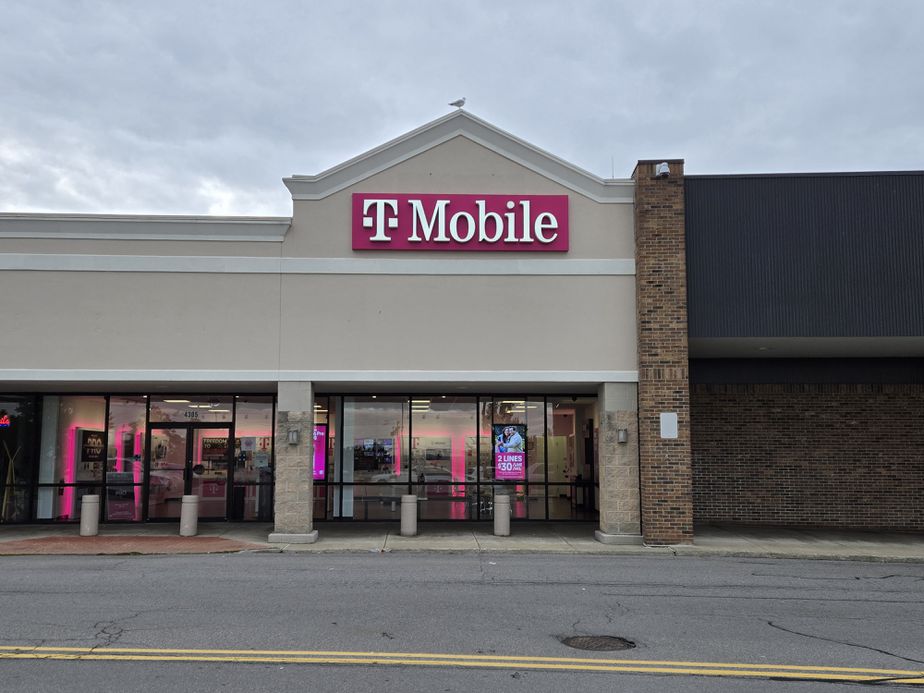Exterior photo of T-Mobile Store at Genesee Valley Shopping Center, Geneseo, NY