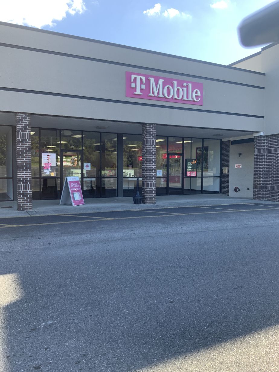 Exterior photo of T-Mobile Store at E Main St & Bob White Blvd, Pulaski, VA