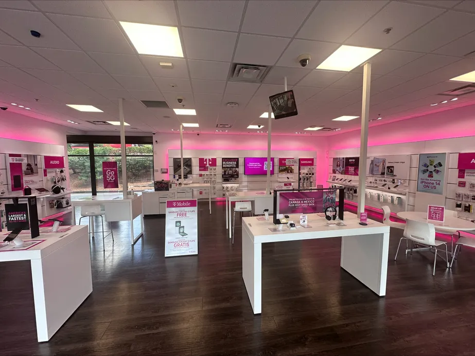 Interior photo of T-Mobile Store at Lake Placid & Roswell, Atlanta, GA