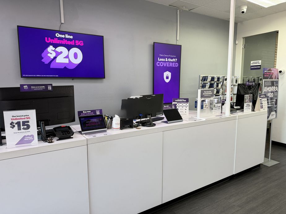 Metro by T-Mobile 21300 Sherman Way - 21300 Sherman Way 