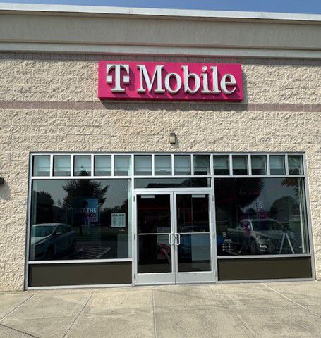 Exterior photo of T-Mobile Store at Levittown Pkwy& US 13, Levittown, PA