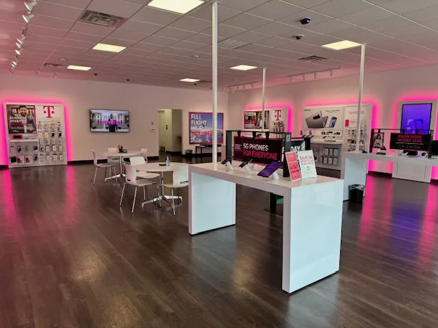  Interior photo of T-Mobile Store at Thacker Ave & Applebee Way, Covington, VA 