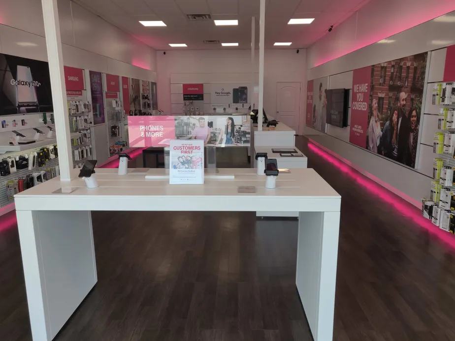 Interior photo of T-Mobile Store at Frederica St & Southtown Blvd, Owensboro, KY