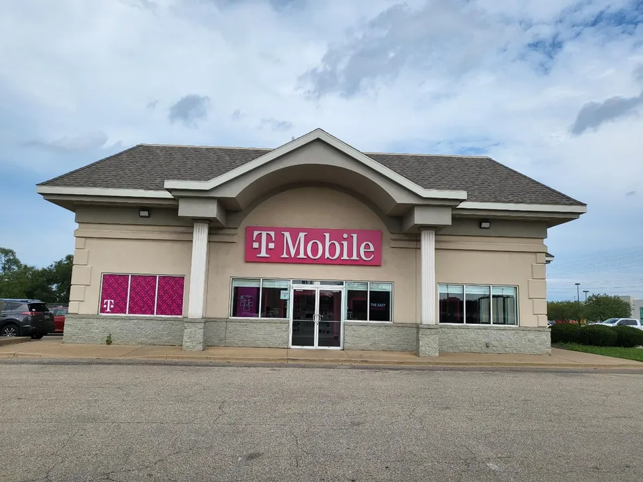 Exterior photo of T-Mobile Store at River & Camp, East Peoria, IL
