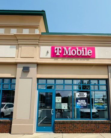 Exterior photo of T-Mobile Store at Commercial Rd & Hawes St, Leominster, MA