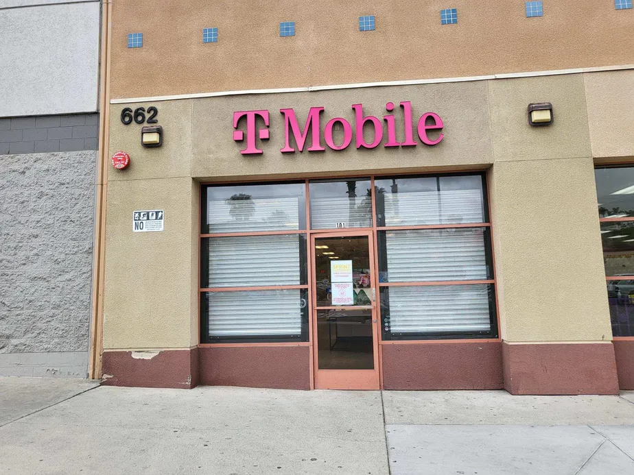 Exterior photo of T-Mobile Store at Dennery Rd & I 805 N, San Diego, CA