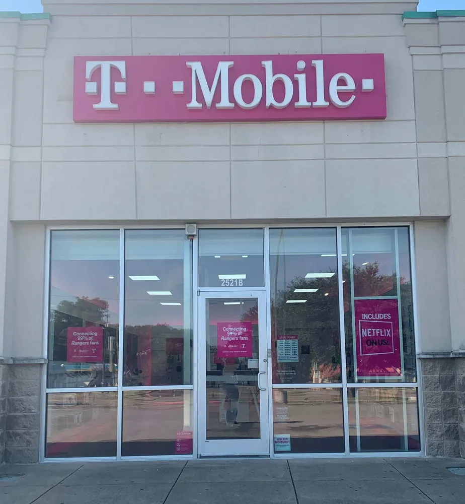 Exterior photo of T-Mobile store at 7th Ave & S 34th Street, Corsicana, TX