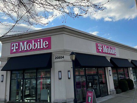 Exterior photo of T-Mobile Store at Bothell & 208th St, Bothell, WA